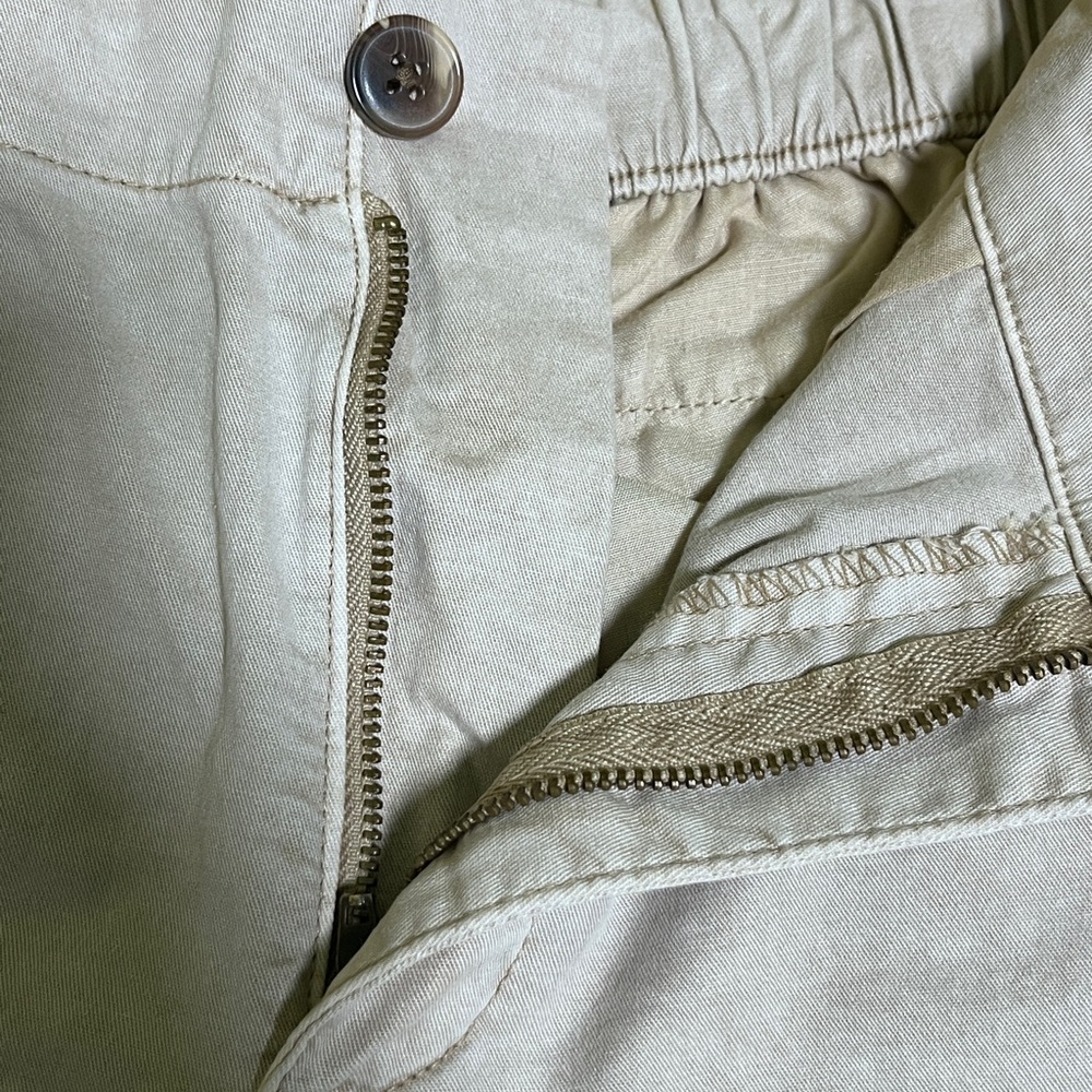 Old Navy Lightweight Khaki Shorts Medium - Picture 11 of 14